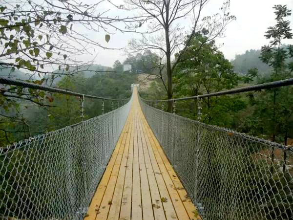 四川达州木板吊桥