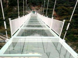 河北廊坊138米玻璃吊桥