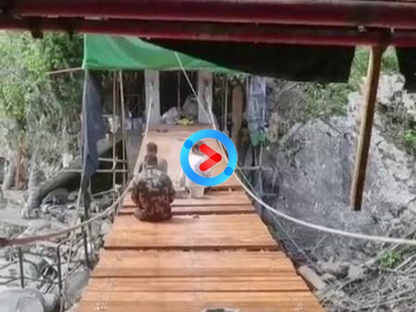 防腐木吊桥