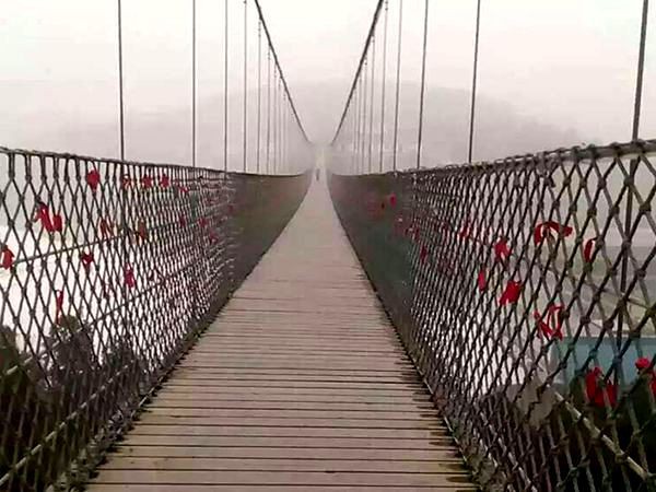 防腐木吊桥