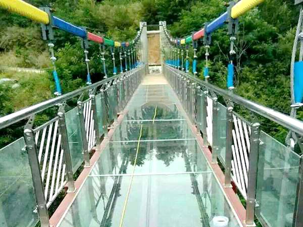 玻璃吊桥
