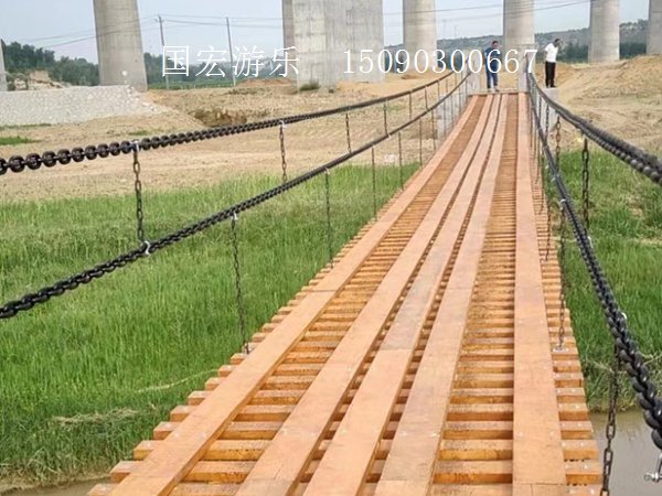 防腐木吊桥