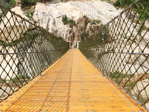 防腐木吊桥