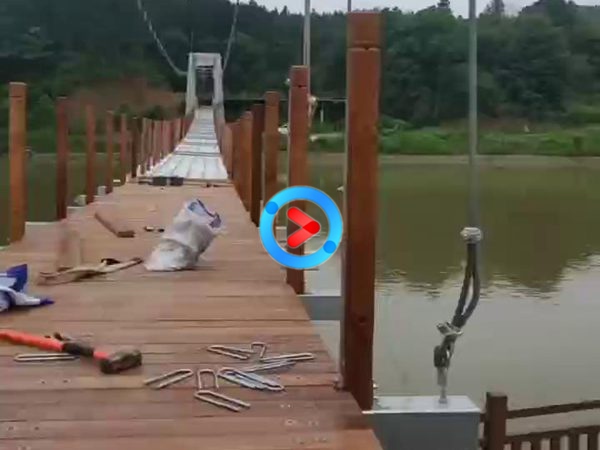 防腐木吊桥