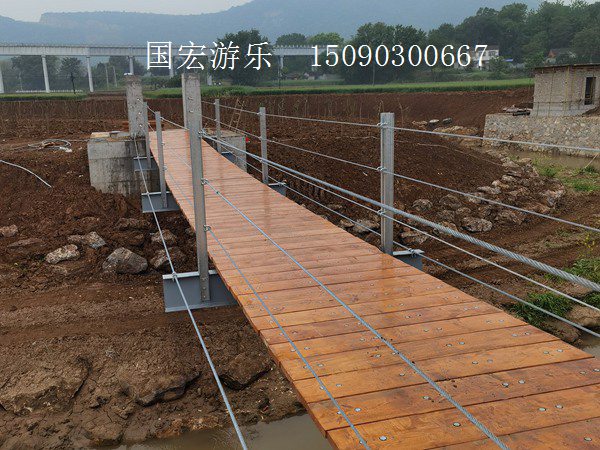 防腐木吊桥